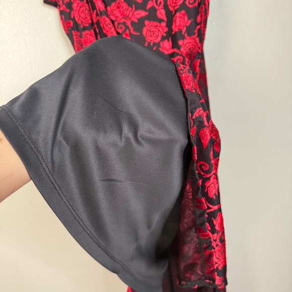 Social Collision Black & Red Roses Velvet Midaxi Dress size XS (1) - Picture 8 of 12